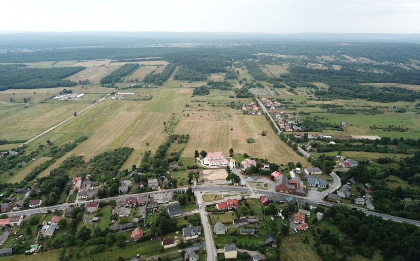 Na tych polach koło Odrowąża ma powstać ośrodek Polonez...