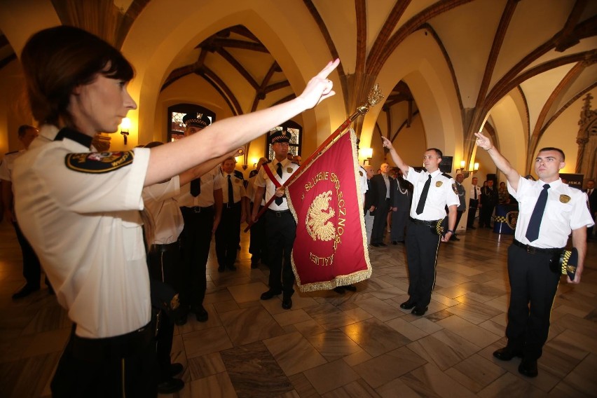 Awanse, wręczenie odznaczeń i ślubowanie nowych strażników...