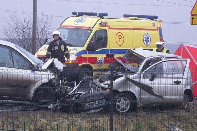 27 grudnia w wypadku pod Skarbiszowem na miejscu zginęła pasażerka daewoo matiza. Kierowca zmarł w szpitalu.