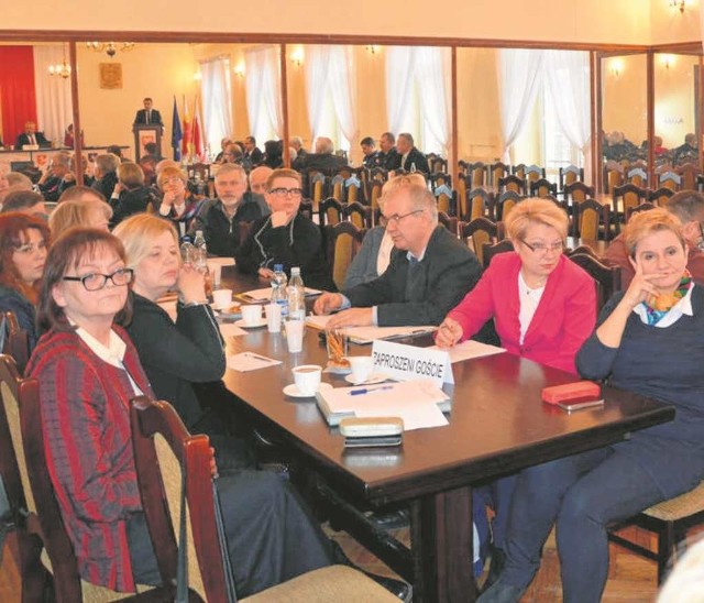 Dyrektorzy placówek nie chcieli dyskutować podczas sesji