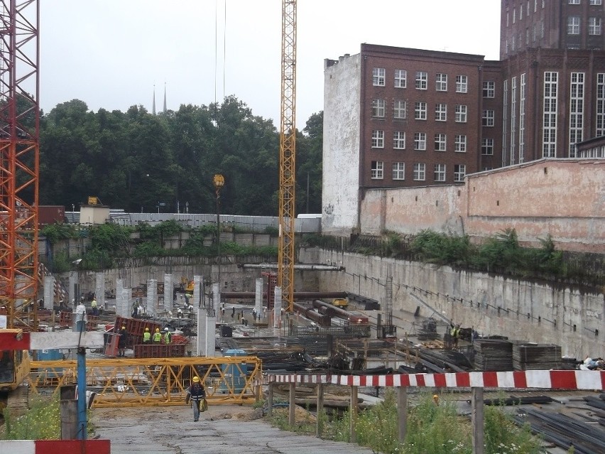 Wrocławski Hilton ma już fundamenty. Teraz będzie rósł (ZDJĘCIA)