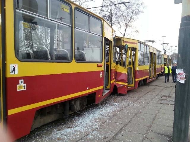 Tramwaje zderzyły się na Aleksandrowskiej. Pasażerka trafiła do szpitala