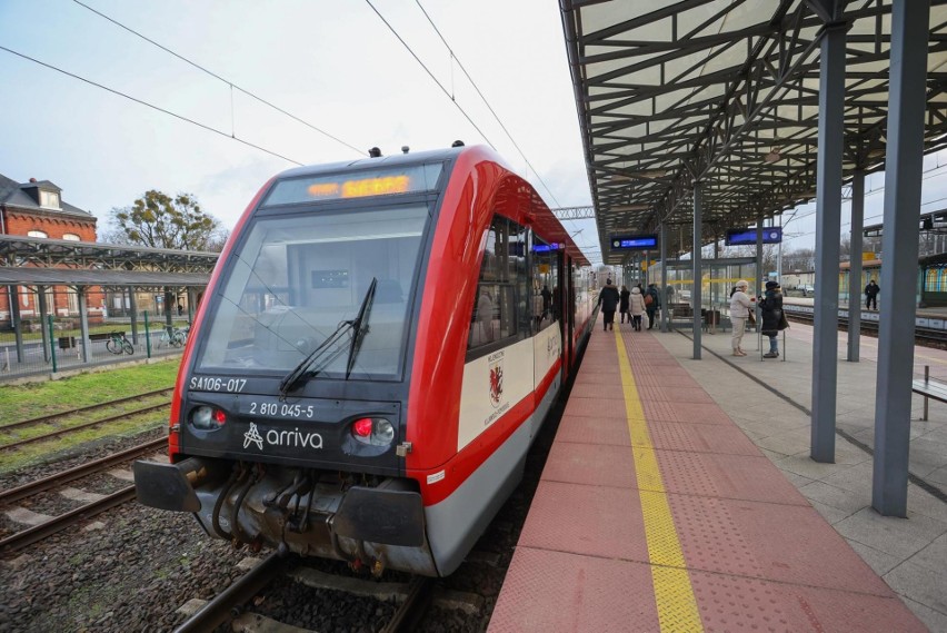 Na trasę Toruń - Sierpc wróciły pociągi osobowe. Linia 27 będzie modernizowana. Starania o pociąg relacji Toruń - Warszawa przez Lipno