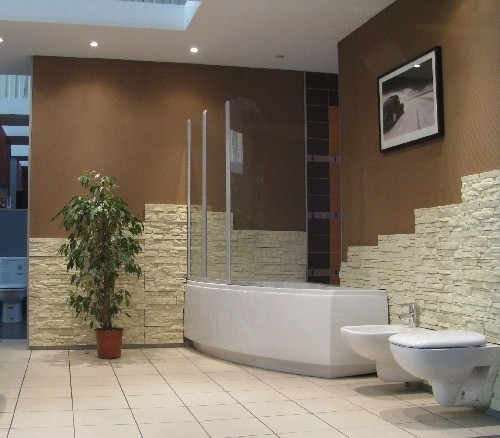 Jedna z ekspozycji w salonie wyposażenia łazienek "Sanpol" (fot. Sanpol)