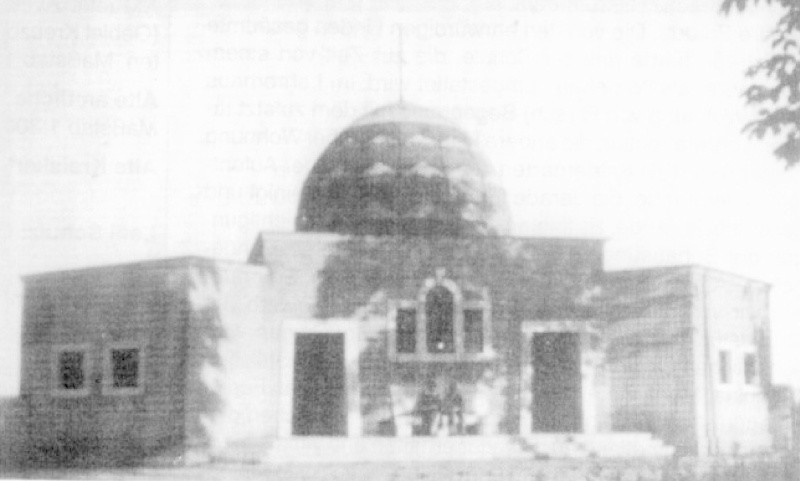 W 1928 roku wzniesiono żydowską kaplicę przedpogrzebową na...