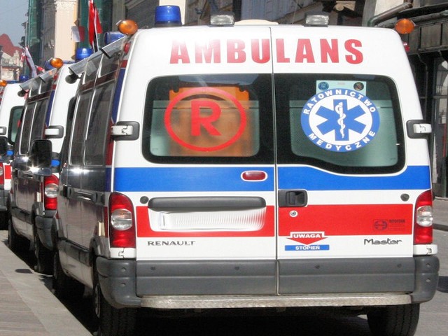 Pięć osób podróżujących passatem trafiło do szpitala.