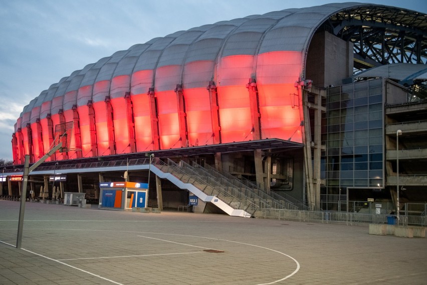 Poznański Stadion Miejski rozświetlił się na czerwono po raz...