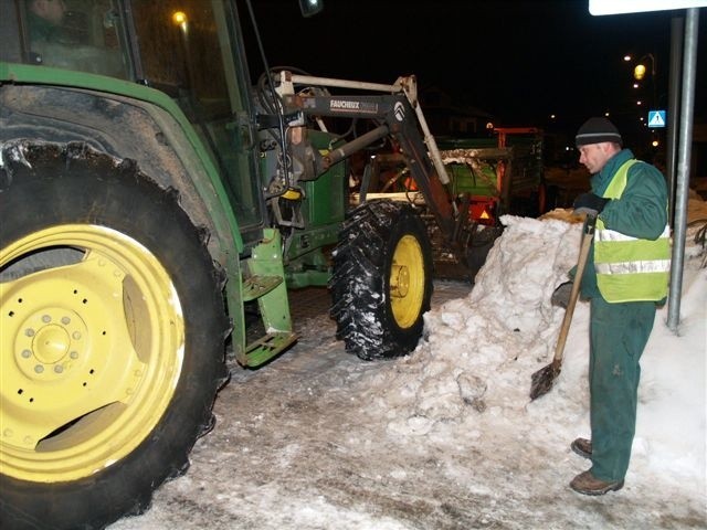 Nocne wywożenia śniegu z ulic Wyszkowa