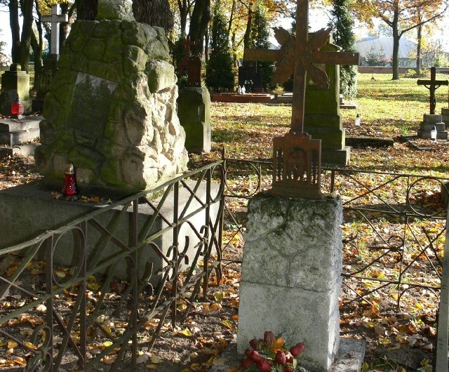 Cmentarz na Piaskach to najstarsza tarnobrzeska  nekropolia z zabytkowymi nagrobkami.