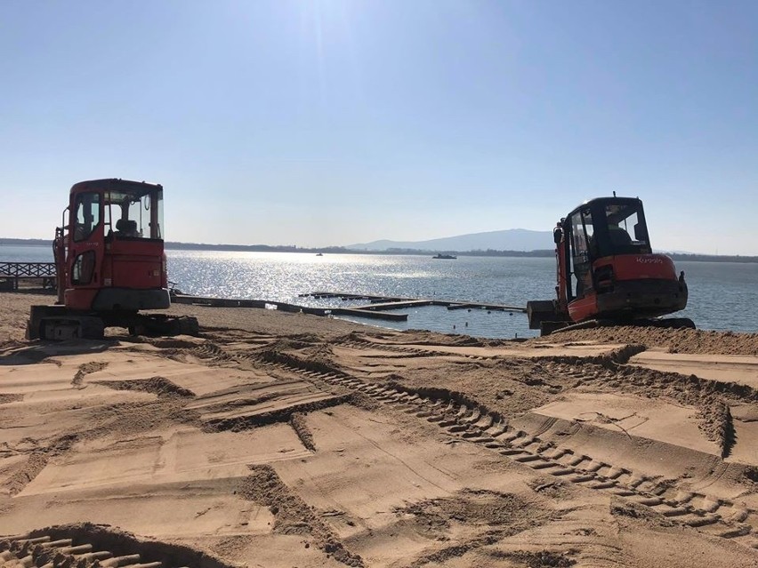 Nowa plaża nad Zalewem Mietkowskim. Przybyło nawet 1000 metrów kw. miejsca do plażowania (ZDJĘCIA)