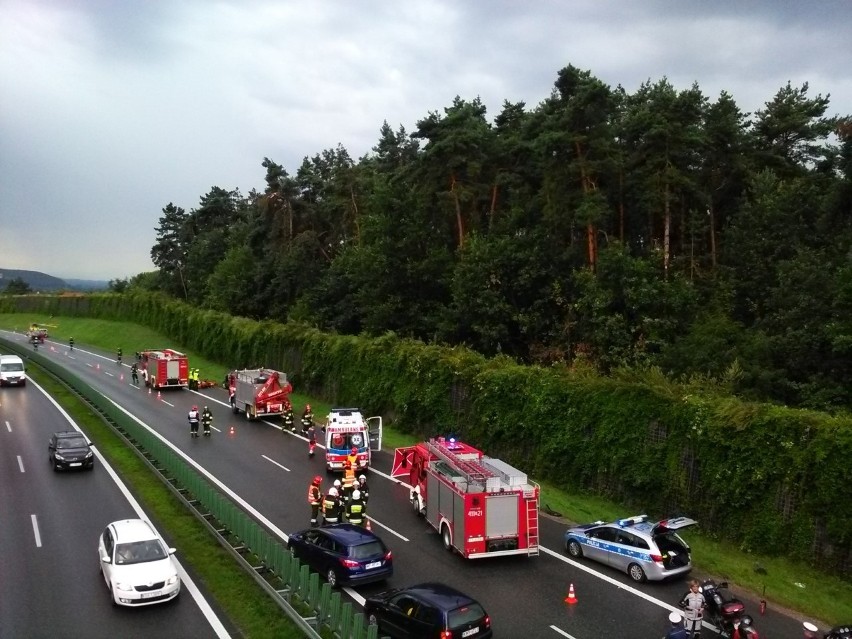 Śmiertelny wypadek na A4, zakorkowana obwodnica Krakowa [ZDJĘCIA INTERNAUTKI]