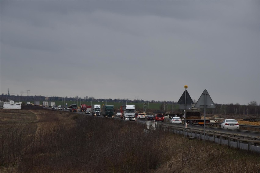 DK1 pod Częstochową zablokowana. Protestujący wyjechali z...