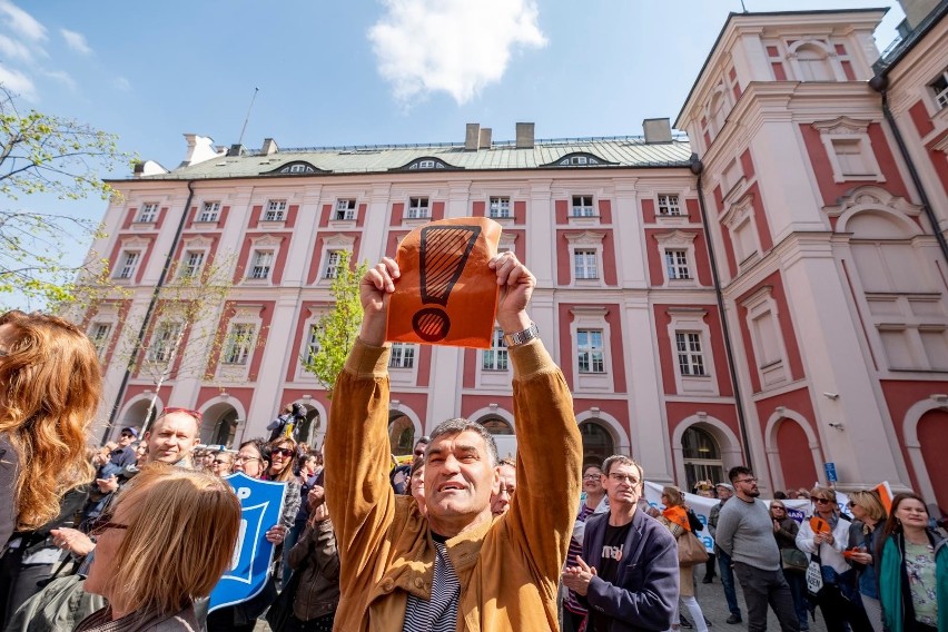 Sondaż przeprowadzany w szkołach zakończył się 24 września,...