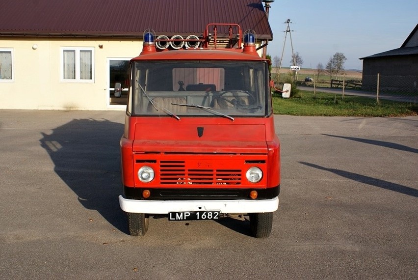 Kulesze Kościelne. Zabytkowy wóz strażacki wystawiony na sprzedaż. To gratka dla miłośników starej motoryzacji (ZDJĘCIA)