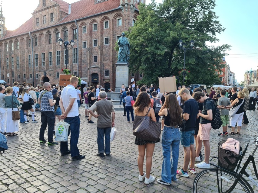 Dzisiaj (12.08.) pod pomnikiem Mikołaja Kopernika w Toruniu...