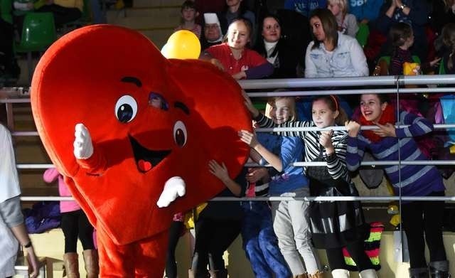 tradycyjna impreza gwiazdkowa w Łuczniczce (Caritas i policja)tradycyjna impreza gwiazdkowa w Łuczniczce (Caritas i policja)