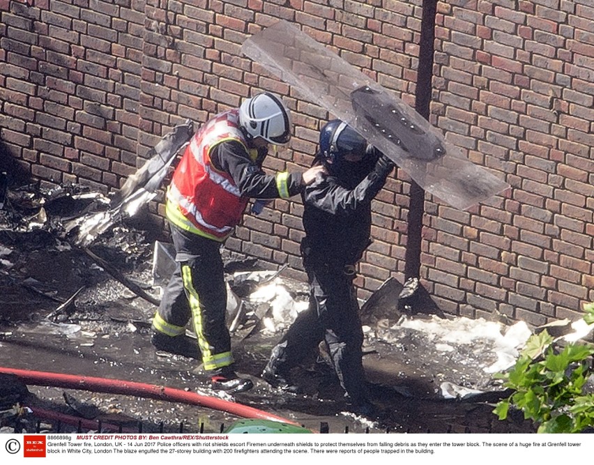 Wielka Brytania: Pożar wieżowca Grenfell Tower w Londynie, ofiary śmiertelne [ZDJĘCIA] [WIDEO]