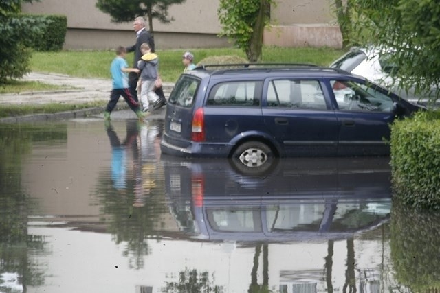 Burza w Rudzie Śląskiej. Zalane osiedla w Bykowinie i...