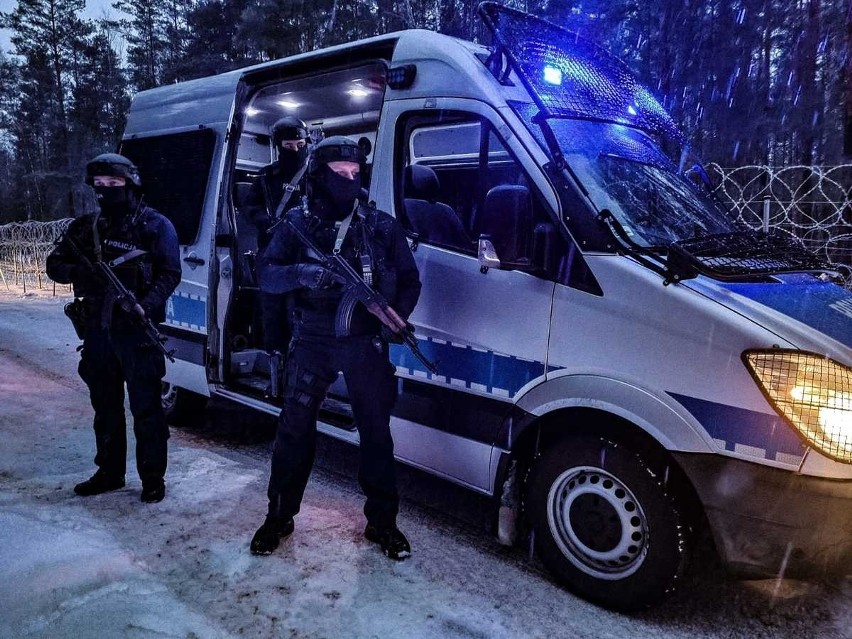 Policjanci z Podlasia dziękują za wsparcie na granicy z Białorusią kolegom z Oddziału Prewencji z Rzeszowa [ZDJĘCIA]