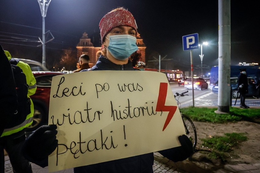 Protest maturzystów pod Kuratorium Oświaty w Gdańsku w...