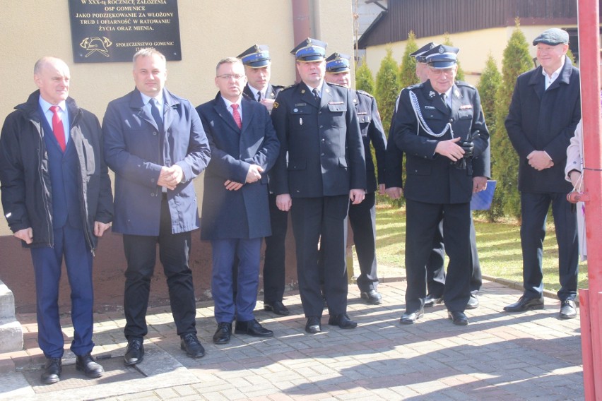 Druhowie z OSP Gomunice mają nowy samochód...