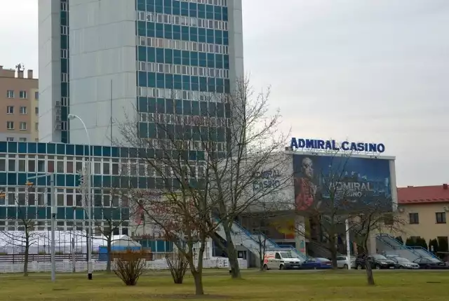 Do niedawna Kasyno Admiral w Stalowej Woli mieściło się w Biurowcu Mostostal na pierwszym piętrze