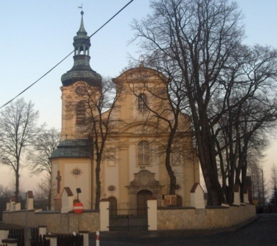 Kościół parafialny w Dębiu liczy sobie już 100 lat.