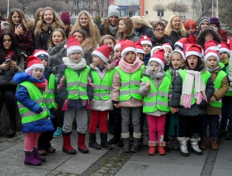 Święty Mikołaj spotkał się z dziećmi z częstochowskich szkół...