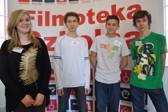 - Fajnie jest mieć kino w szkole - mówią uczniowie Zespołu Szkół Ogólnokształcących  w Kluczborku, od lewej: Natalia Nawrot, Michał Baczyński, Szymon Jakimowicz i Natan Urgacz.