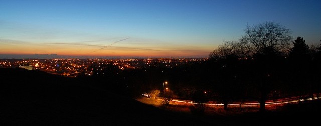 - samoloty cywilne i wojskowe zawsze mają świetlne oznakowanie. Nie ważne, czy jest noc, czy dzień - informuje Miejskie Centrum Zarządzania Kryzysowego.