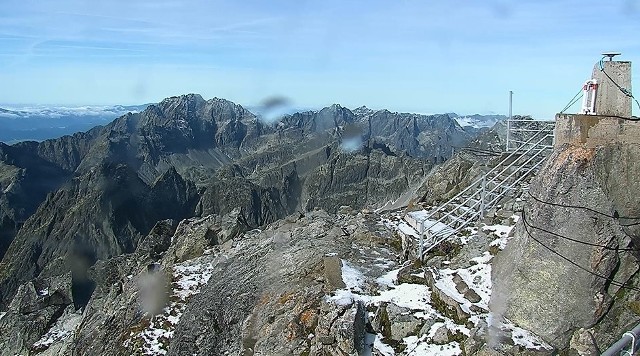 Łomnicki Szczyt we wtorek rano częściowo pod śniegiem