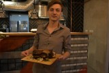 Gastromachina Centralna - nowy lokal kultowej w Łodzi burgerowni. Tym razem z własną wędzarnią i BBQ