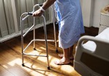 Dodatkowe 80 łóżek dla seniorów i chorych wymagających opieki. Łódzki NFZ ogłasza konkurs dla zakładów opiekuńczo-leczniczych