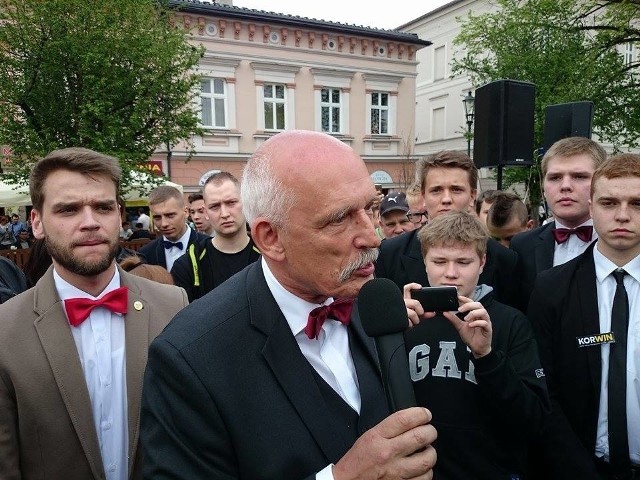 Janusz Korwin-Mikke podczas spotkania wyborczego w Wadowicach.