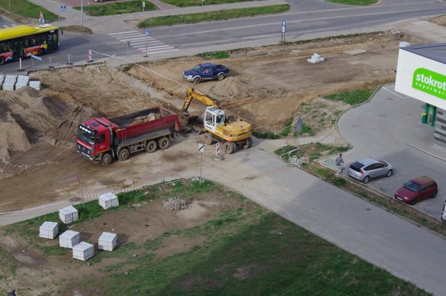 W związku z budową ringu mieszkańcy ulicy Michałowskiego mają problem z przedostaniem się do ulicy 11 Listopada. 