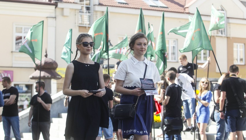 Młodzież Wszechpolska pikietowała przeciwko Unii...