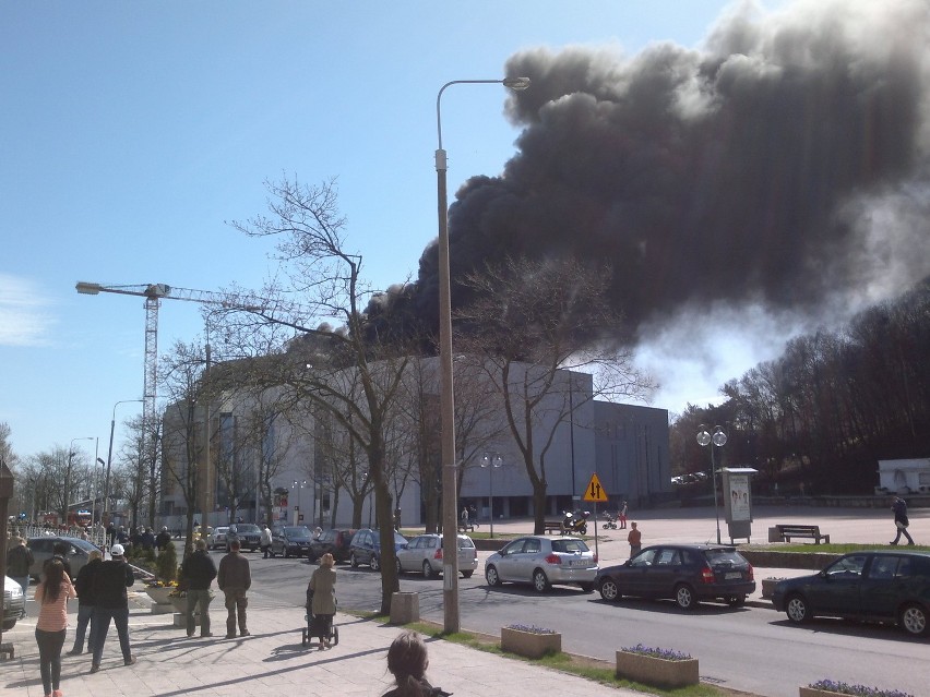 Pożar Teatru Muzycznego w Gdyni. Nikt nie ucierpiał [ZDJĘCIA, WIDEO]