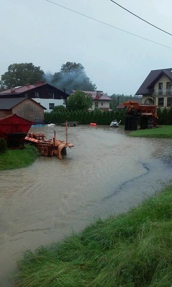Uwaga, podwyższone poziomy wód w Śląskiem. Intensywne opady deszczu w całym regionie. Są podtopienia [ZDJĘCIA]