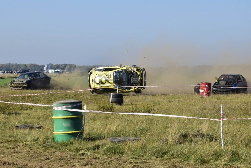 Podczas imprezy z okazji zakończenia sezonu motoryzacyjnego...