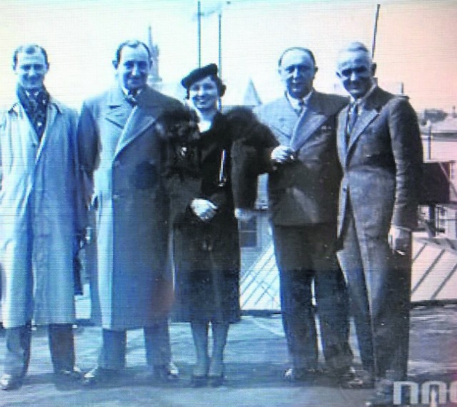 Stoją od lewej: Leon Boruński, Kazimierz Krukowski, Stefania Górska, Ludwik Lawiński. Kraków, 1938 rok. Ze zbiorów Narodowego Archiwum Cyfrowego.