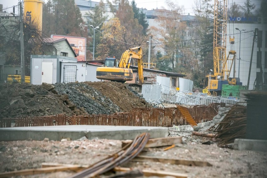 Kraków. Trasa Łagiewnicka z utrudnieniami. Zawieszone będzie kursowanie pociągów, pasażerowie pojadą tramwajami na bilecie kolejowym ZDJĘCIA