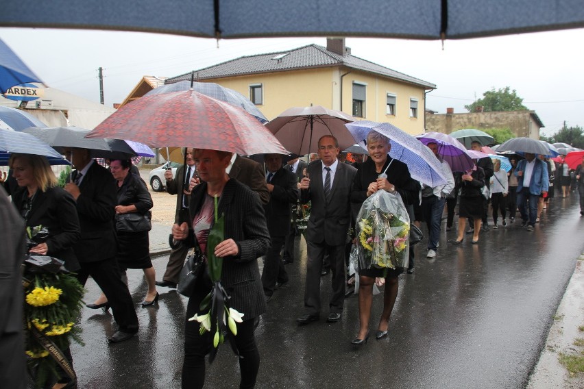 Pogrzeb księdza Józefa Szulika:Setki parafian żegnały byłego proboszcza z Rogoźnej [ZDJĘCIA]