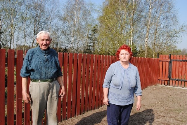 Ten nowy płot i bramę też przyjdzie Wierzbanowskim z Kolankowa przestawić...