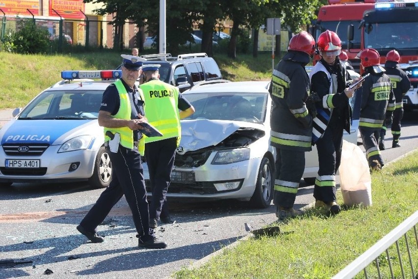 Wypadek na Krakowskiej w Kielcach. Dwie osoby ranne i duże korki