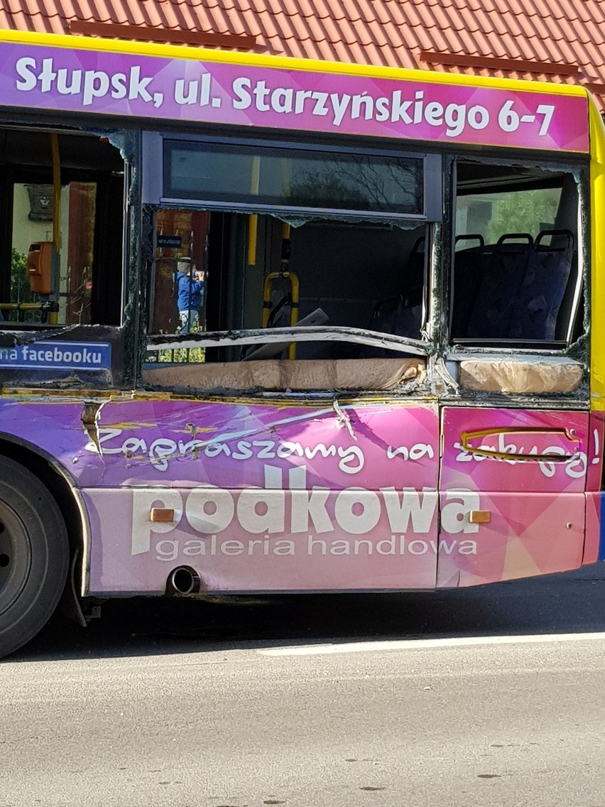 Zderzenie autobusu i ciężarówki w Kobylnicy [zdjęcia, wideo]
