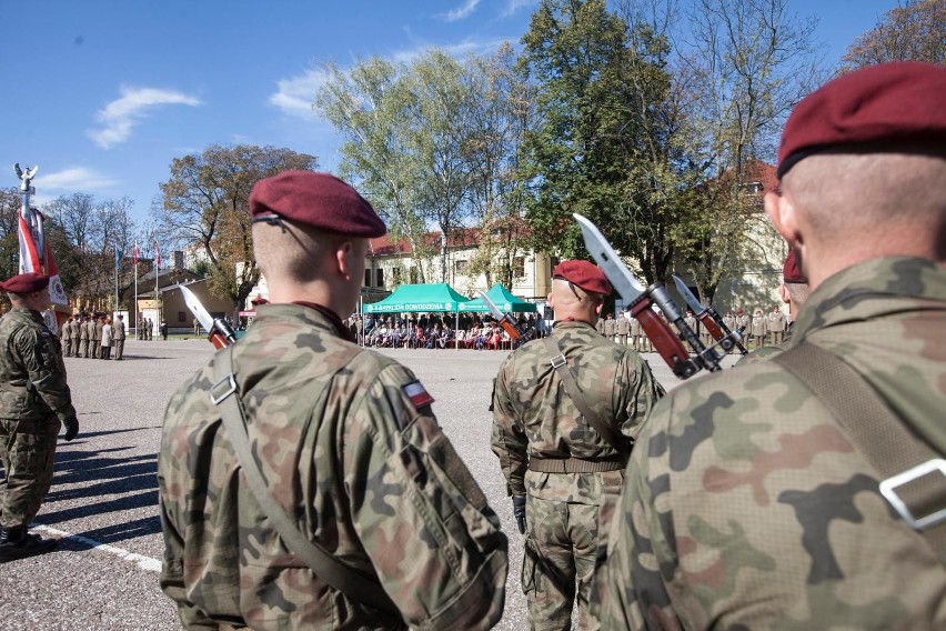 Stopnie w wojsku. Są to tytuły żołnierzy, które określają...