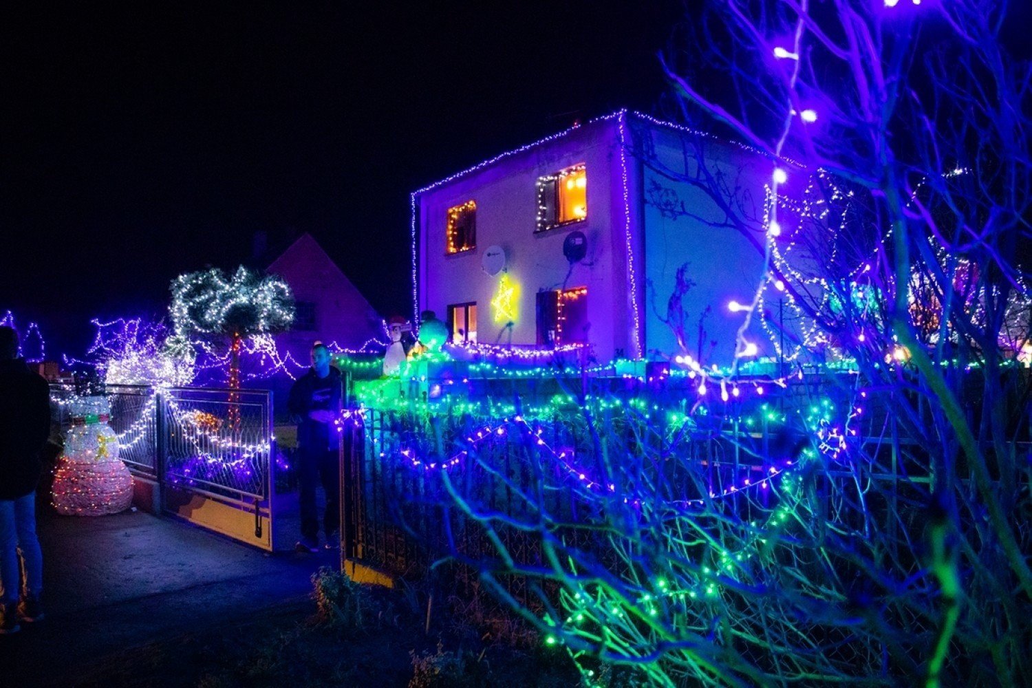 Niezwykle oświetlony dom w Wielkopolsce. Zdobi go 30 tys. świątecznych  lampek! Zobacz zdjęcia rozświetlonego gospodarstwa w Ludomach | Głos  Wielkopolski