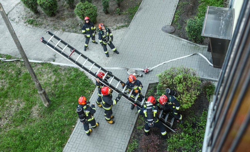 W sobotę wieczorem przy ul. Szarych Szeregów 1 w Bydgoszczy...