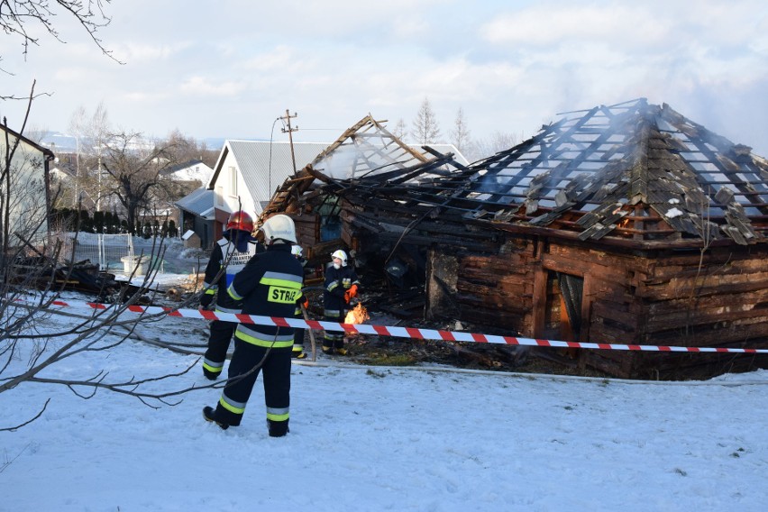 Dominikowice. Wybuch gazu rozsadził budynek. Poparzonego 53-latka zabrał śmigłowiec  [ZDJĘCIA] [WIDEO]