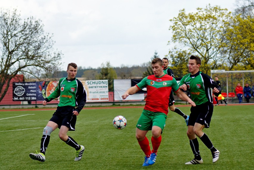 Dąb Barcin przegrał z GKS Baruchowo 2:5. Pierwsza połowa...